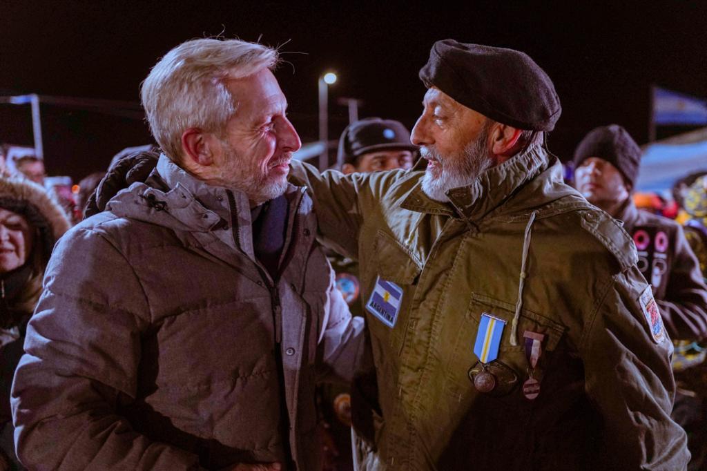 frigeriorogelio's tweet photo. Se cumplen 40 años de la #GuerraDeMalvinas y vinimos a acompañar a los veteranos en la vigilia en #RioGrande. Es un día muy importante para todos los argentinos ¡Las Malvinas son argentinas! 🇦🇷 https://t.co/oLurxx42RO