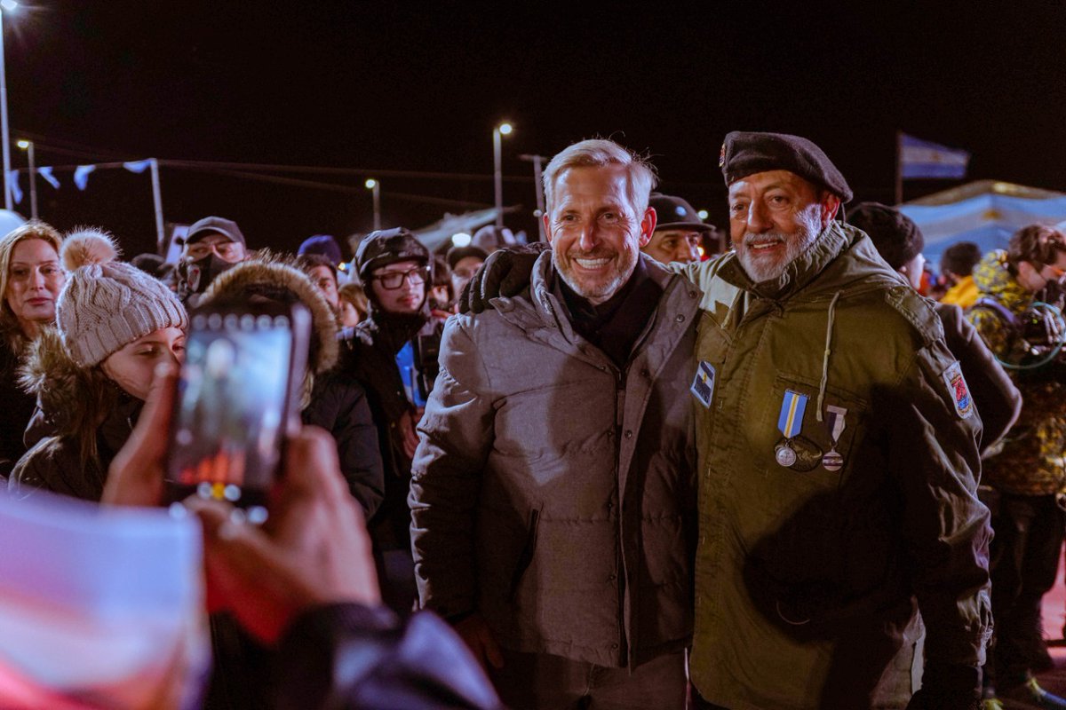 frigeriorogelio's tweet photo. Se cumplen 40 años de la #GuerraDeMalvinas y vinimos a acompañar a los veteranos en la vigilia en #RioGrande. Es un día muy importante para todos los argentinos ¡Las Malvinas son argentinas! 🇦🇷 https://t.co/oLurxx42RO