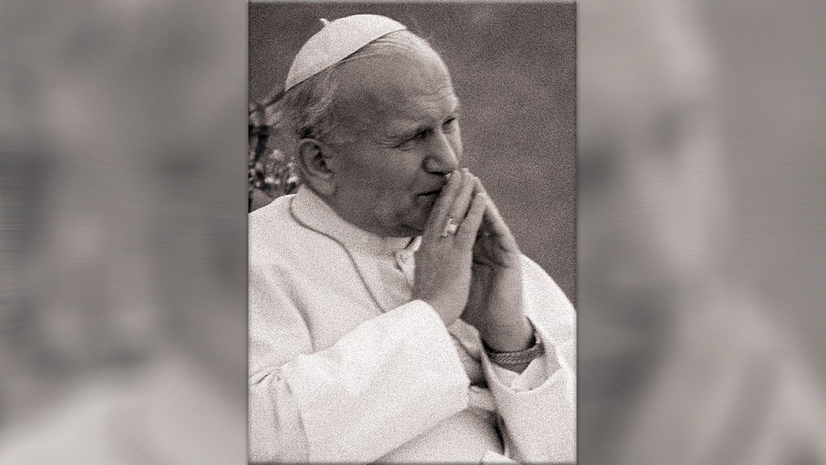 🇵🇱🇻🇦 Il y a 17 ans, le 2 avril 2005 à 21h37, le Saint-Père polonais Jean-Paul II décédait à Rome à 84 ans. Après 26 ans de pontificat et un immense héritage spirituel et intellectuel.

"Toute existence tire sa valeur de la qualité de l’amour" Aux jeunes de Lourdes le 15 août 1983