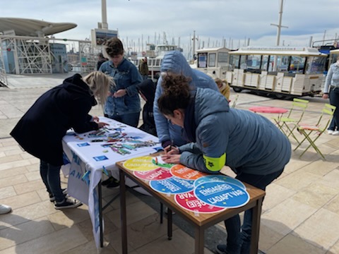 Les professionnels du SAMSAH spécialisé dans les troubles du spectre autistique se mobilisent en cette journée de l'autisme. Ils vous attendent actuellement sur le port de Toulon jusqu'à 17h. Venez nombreux !