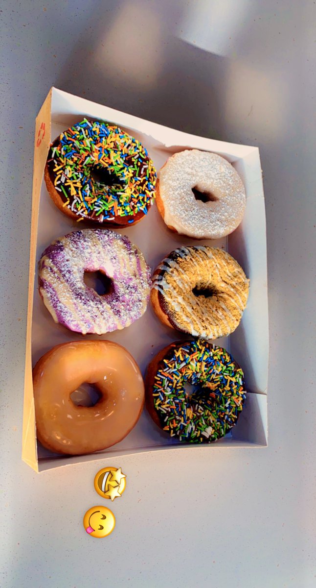 m00_400's tweet photo. داك دونتس 🍩 DUCK DONUTS
محل دونات امريكي وله عدة فروع في امريكا 🇺🇸
.
.
كثير من انواع الدونات مصنوعة طازجة 😍
والكثير من الخيارات لصنع دوناتك الخاصة حسب طلبك 😋🤩
.الرياض 
.
(طبقة الدونات من اختيارك) 👍🏻😌
.
.
يتبع 👇🏻
.
الموقع📍 https://t.co/HIn7AKIBqA