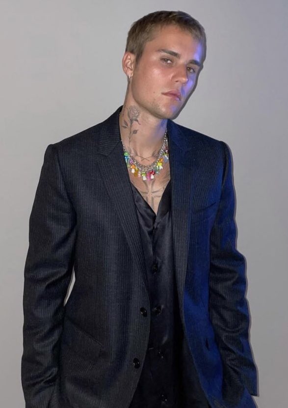 ferarribieber's tweet photo. justin bieber dressed up in a nice suit with short hair is the sexiest thing ever https://t.co/SoHHMFMc6n