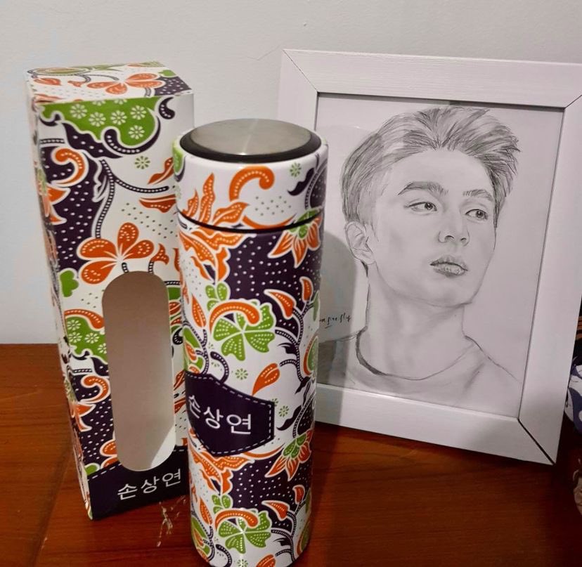 sangyeonsonph's tweet photo. As this is a collaboration with Son Sangyeon Indonesia, the gifts included the things that he can use while he's in military, his portrait, and letters from fans 💓

Until our next project! 🤗🤍

#OurBelovedSangyeonDay
#손상연_생일_파티입니다  
#SonSangyeon #손상연 https://t.co/0pq0KbET5q