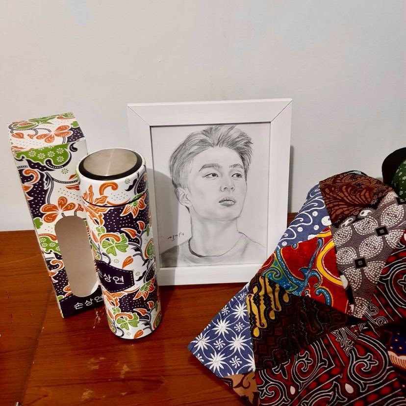 sangyeonsonph's tweet photo. As this is a collaboration with Son Sangyeon Indonesia, the gifts included the things that he can use while he's in military, his portrait, and letters from fans 💓

Until our next project! 🤗🤍

#OurBelovedSangyeonDay
#손상연_생일_파티입니다  
#SonSangyeon #손상연 https://t.co/0pq0KbET5q