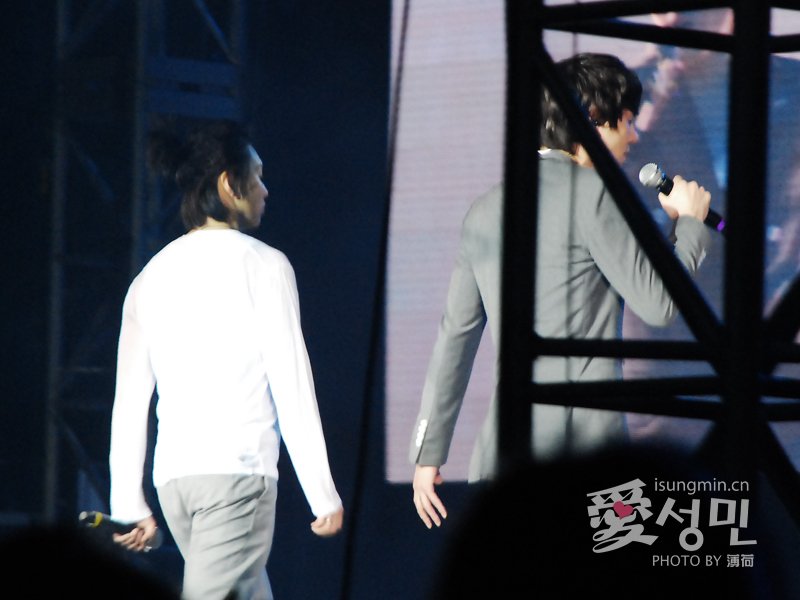 KyuMinBiased_'s tweet image. [PIC] 110130 SS3 Singapore ~ KyuMin [cr. isungmin.cn]

#KyuMin #Sungmin #Kyuhyun #SUPERJUNIOR #SUJU #SJ