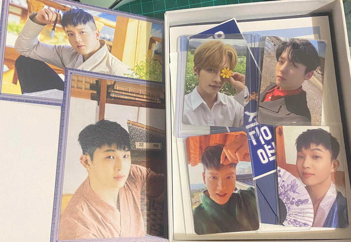 BTOBakerThea's tweet photo. Dumating na nga un album ng btob.. then may freebies akong photocards 🤣 may bagong member pala ng btob main dancer hahah kidding aside! Just love these photocards thank you thank you😘😘😘 https://t.co/NY21OcgJjI