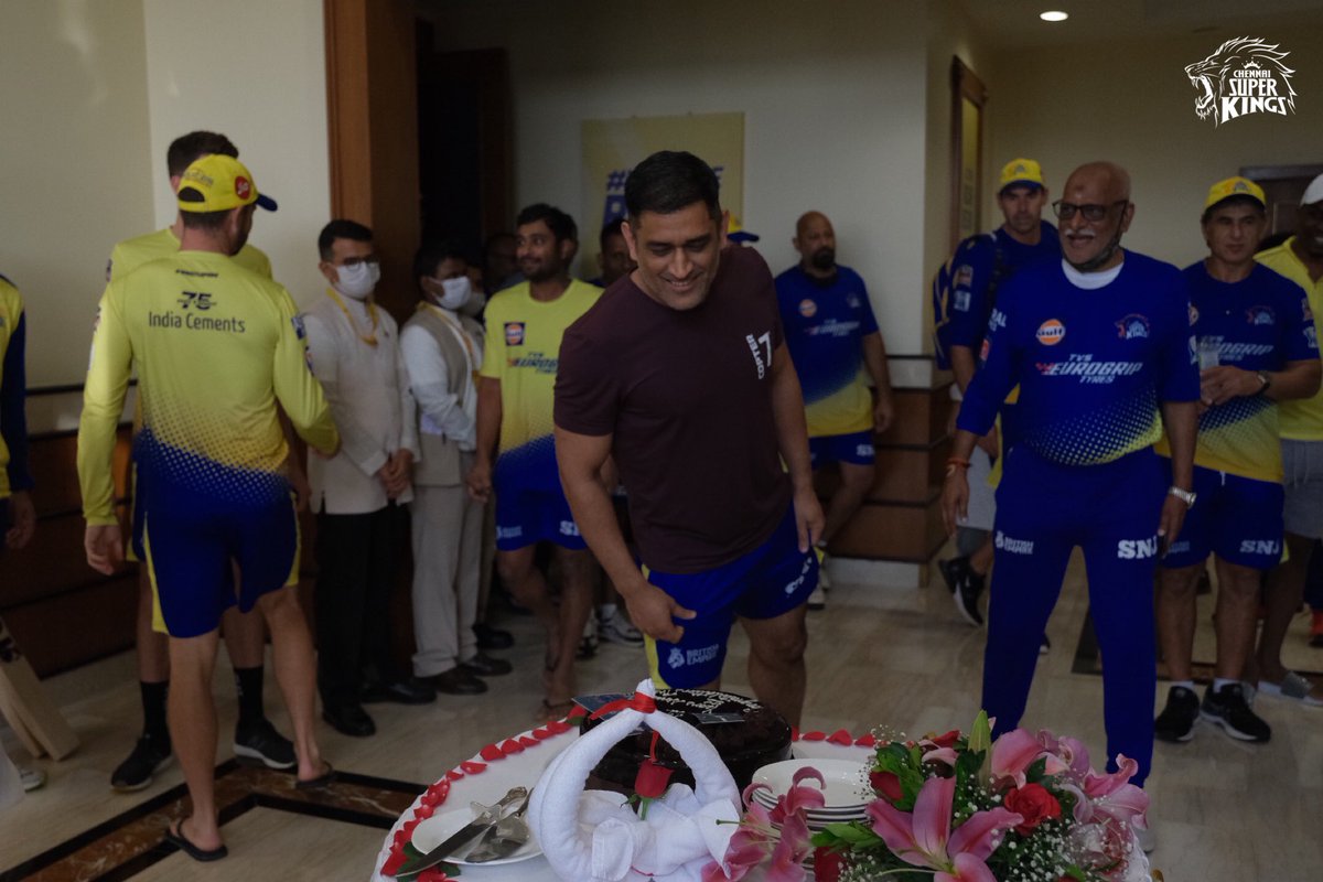 👀 &amp; 🧊 on the sweet Victory.! 

#11since11 #WhistlePodu 💛🦁