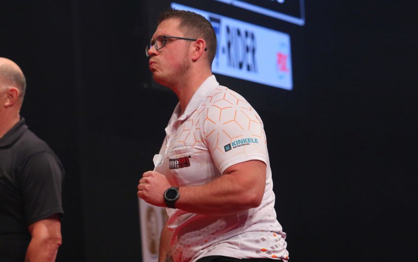 dartn_de's tweet photo. Nur knapp verfehlte #LukasWenig seinen ersten Titel auf der #PDC #ChallengeTour. Im Finale des neunten Events unterlag er #DannyVanTrijp mit 2:5. Der Niederländer zog auch zuvor in Event 8 ins Endspiel ein, kassierte jedoch einen Whitewash von @burton7104: https://t.co/Kw7cW4dDBh https://t.co/fcQ83eI1MI