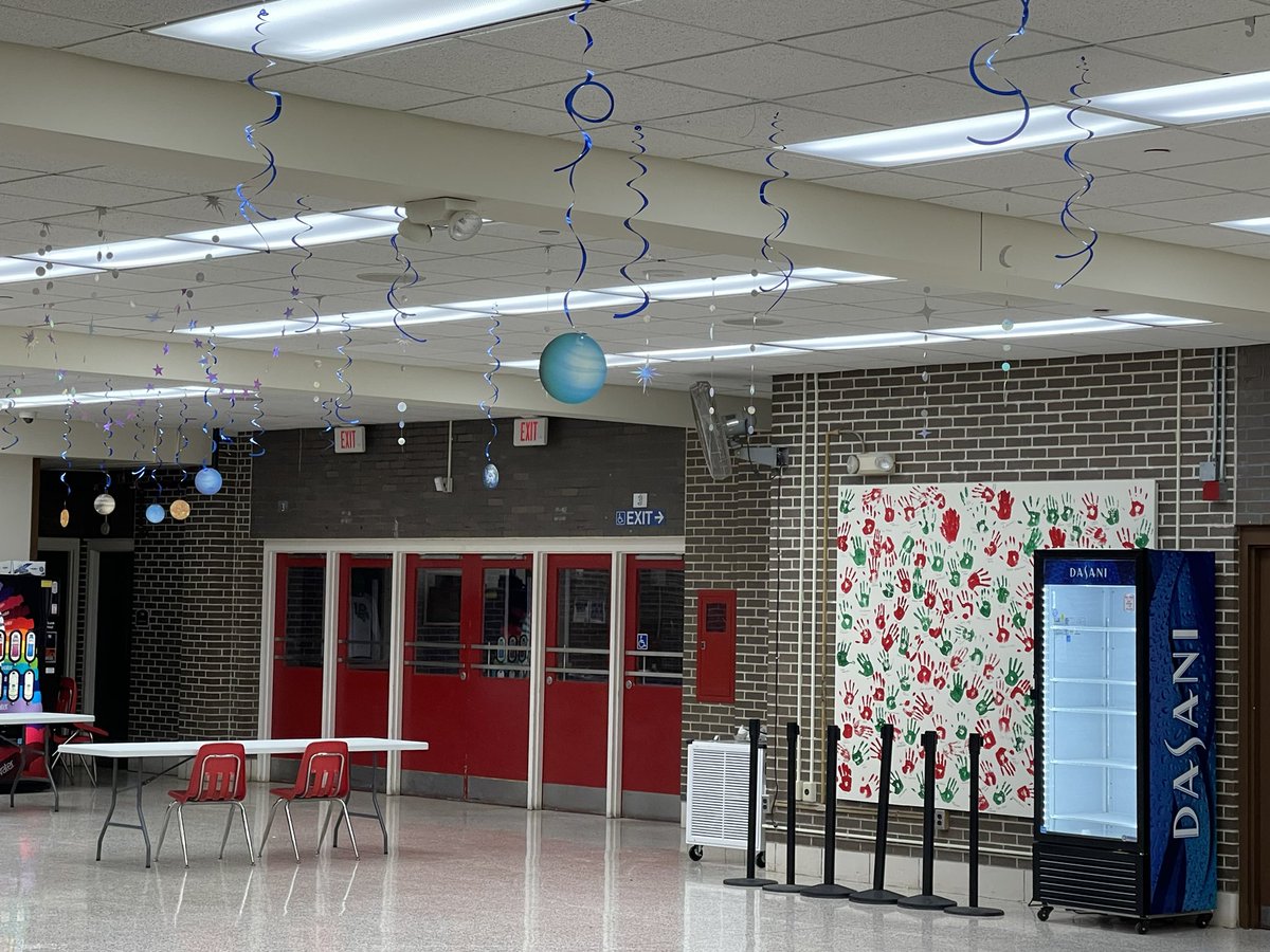 LPHS_Activities's tweet image. Can’t wait to see all of our shooting stars at tonight’s Sadie Hawkins dance!