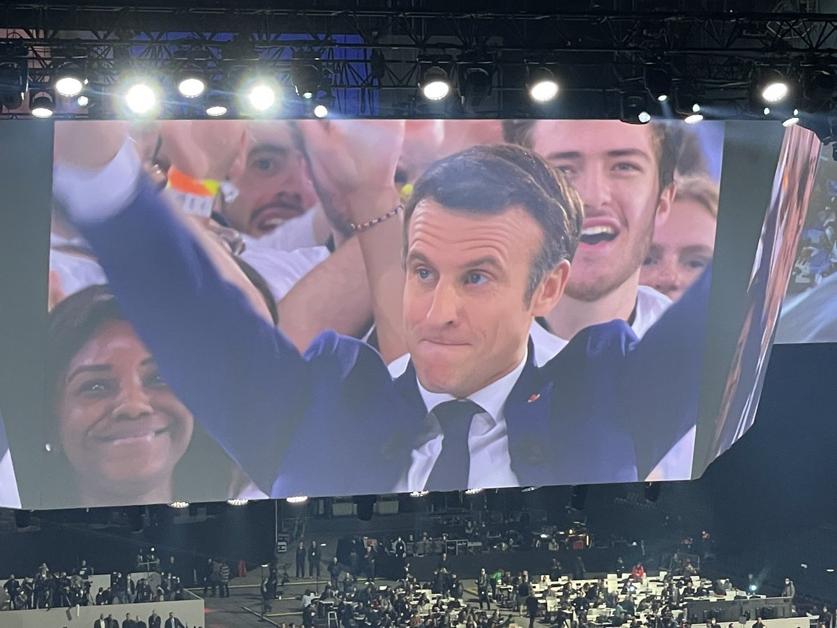ClichyEnMarche's tweet photo. Rassemblés autour d’#EmmanuelMacronavecvous cet après-midi à #ParisDefenseArena, fiers du travail accompli et confiants pour #5ansdeplus de réformes au service des français dans le cadre des valeurs françaises et européennes, d’humanisme et de progrès. https://t.co/6hZdWmSSqr