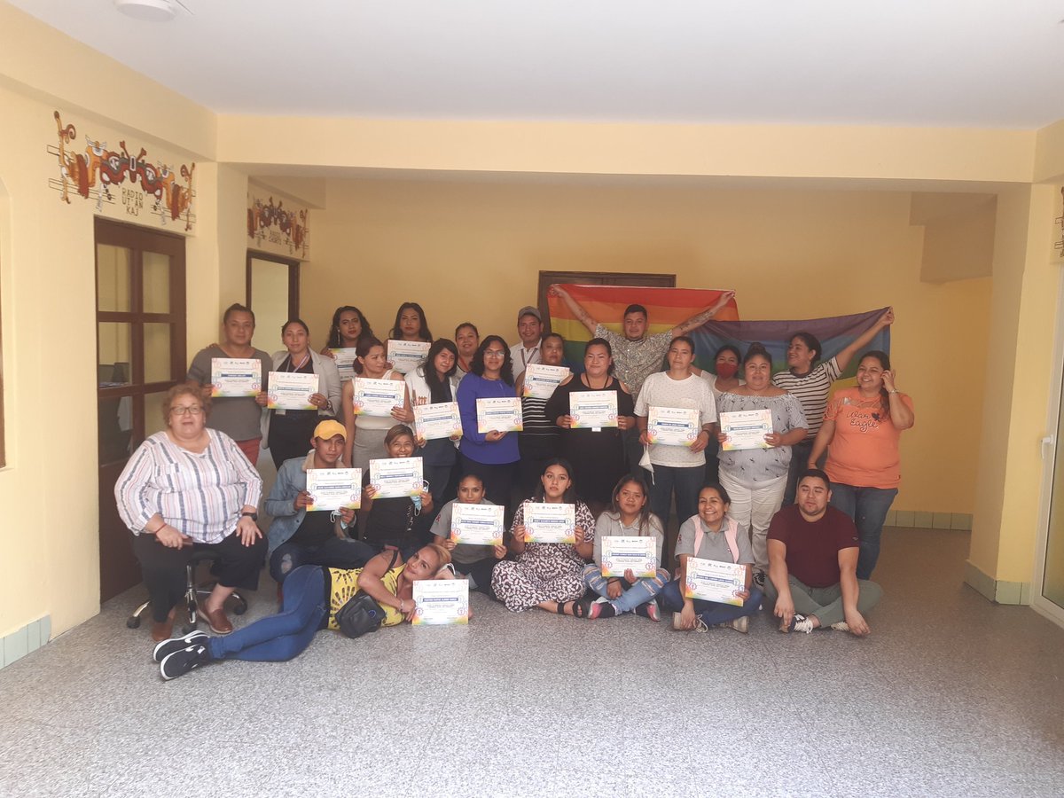 sitrasexgua's tweet photo. Finalizamos esta etapa de formacion sindical y derechos humanos y vamos por mas... #TrabajoSexualEsTrabajo @RedTraSex gracias a @ATRAHDOM y @Feasies_ https://t.co/uAY0aHMMfs