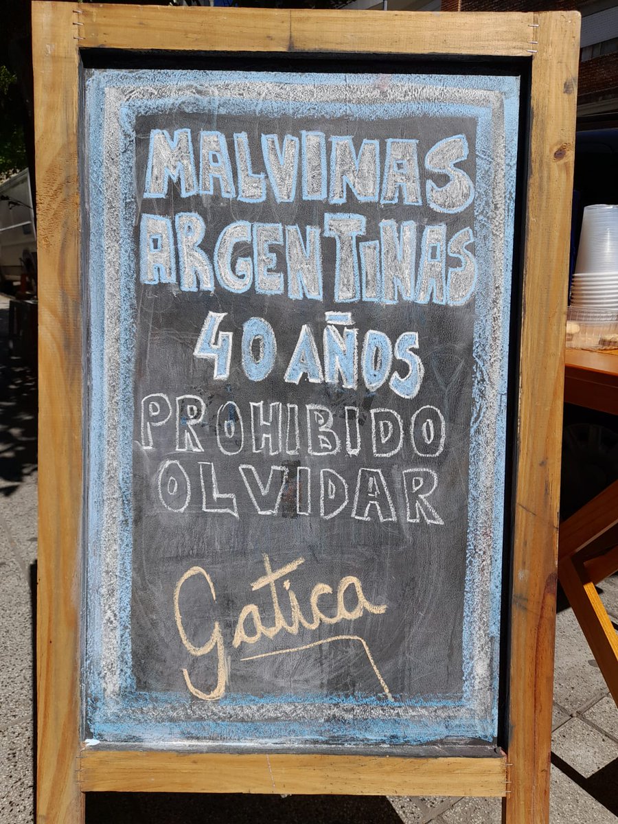 CasaGatica's tweet photo. Olla popular en @CasaGatica en el día del veterano y de los caídos en la guerra de las Malvinas. Ayer, hoy y siempre las Malvinas son argentinas. #MalvinasNosUne #MalvinasArgentinas #Malvinas40AnosMemoria https://t.co/rVT58oOKcQ