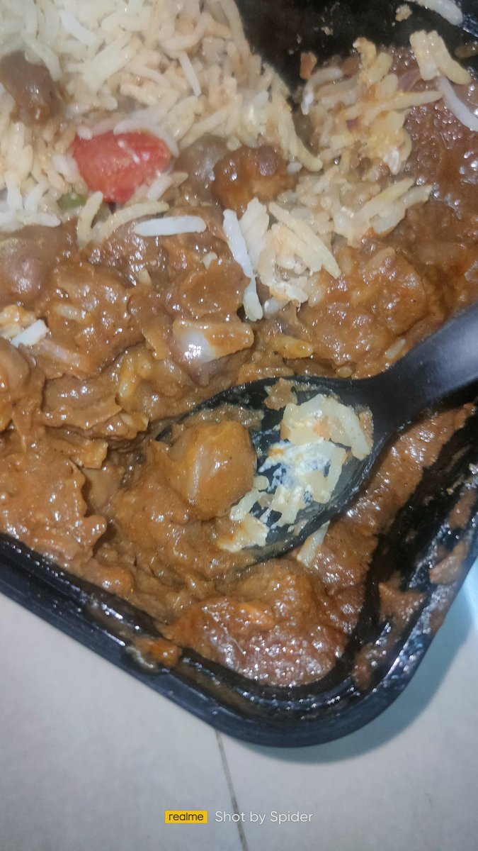 malaya_spider's tweet photo. @SwiggyCares @swiggy_in what type of gesture is this i have ordered rajma chawal but received something else that I don't know and which is  smelling so bad and no response from the customer executive. After waiting 45 mins for the order Getting this shit 
 Ord id-  131992642248 https://t.co/H1TlBAysMm
