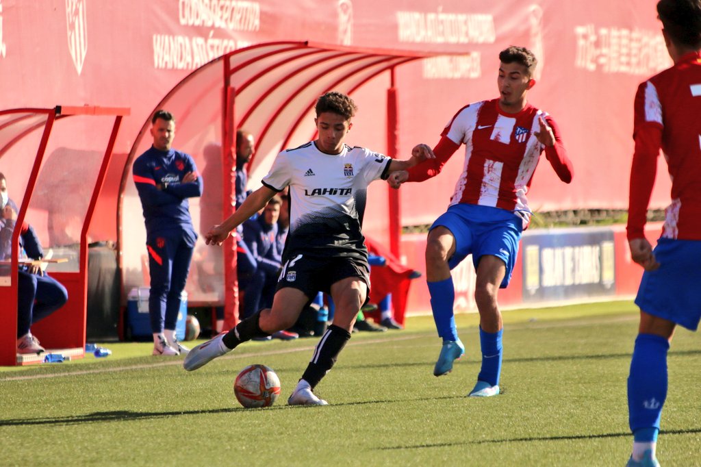 FCC_Cantera's tweet photo. JUVENIL A | 0-1 | FINAL

Gran victoria de nuestros chicos en la ciudad deportiva Wanda

El gol de Sanmartín vale por 3 puntos importantísimos para seguir en la pelea por la salvación

#DivisióndeHonor #CanteraAlbinegra https://t.co/XyFb1tcCVK