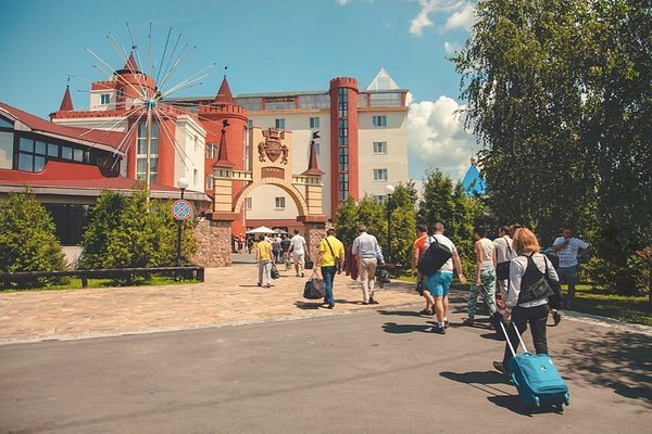 Battle of Kyiv Thread 44/Ukrainians knew, that heading West from Hostomel comes the Dnepro (Dnieper) river. Last town before the river is Vyshhorod. And next town East was Makariv. So the Ukrainians knew where Russia would go, once it was refueled