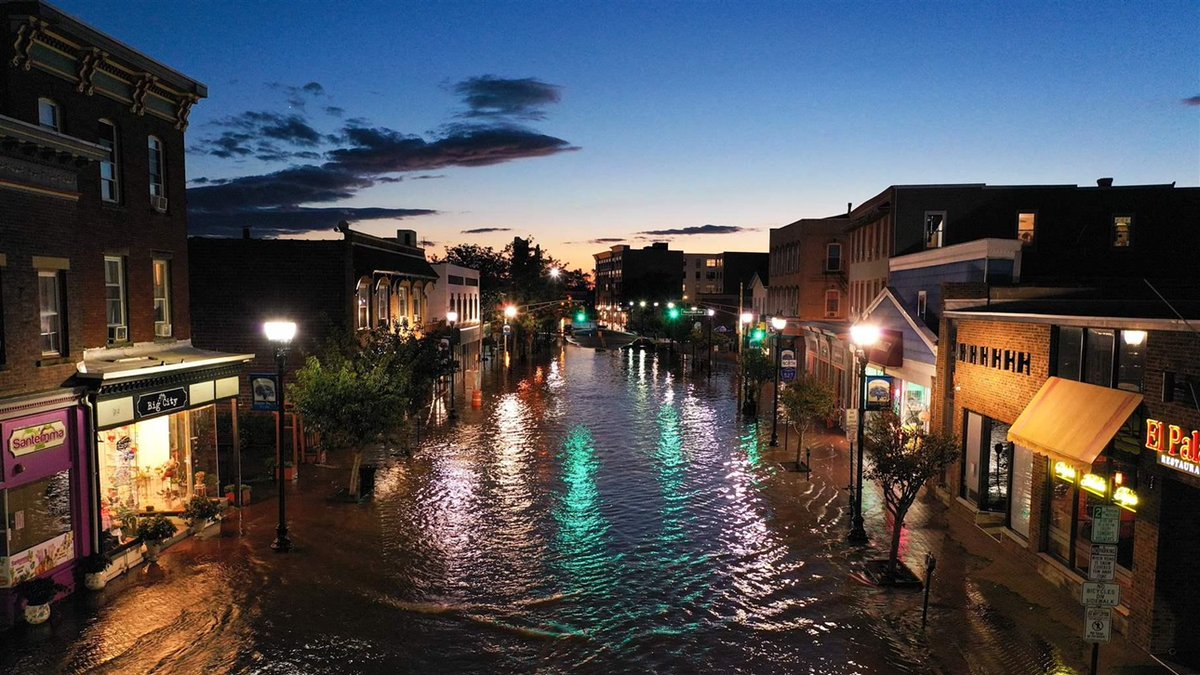 PewStates's tweet photo. Flooding is the most common and costly disaster in the U.S. — affecting every state and territory and contributing to more than $1 trillion in damage and losses since 2000.
https://t.co/Z4vi6CcUwa #AprilFactsDay #EMGtwitter https://t.co/DXmoUtbVzK