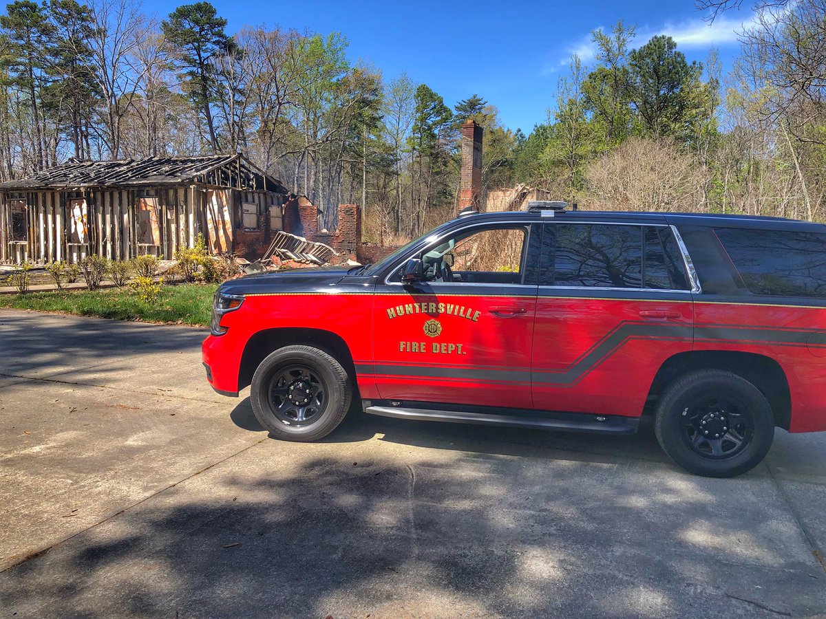 Huntersville_FD's tweet photo. Just checking in…the scene of last night’s training fire (13409 Old Statesville Road) still has residual smoke around the site. We expect the smoke to last a few days. Nothing to worry about. All is ok and safe. #TrainingFire #AllGood #OneTownOneTeam #NoEmergency #BlackOverRed https://t.co/mqvCa4teWr