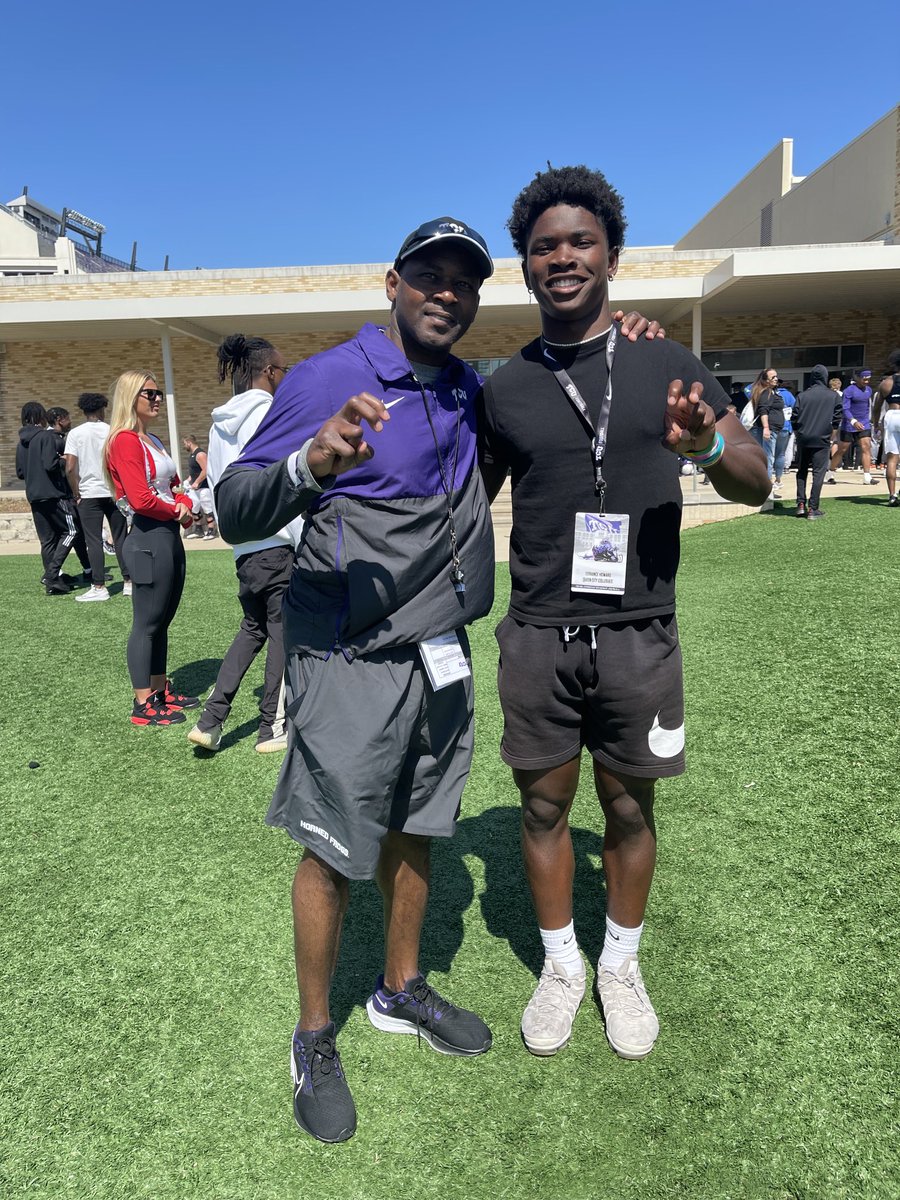 Had a great time visiting TCU today.  The scrimmage was competitive and the coaching on point.  Got a chance to talk with Coach Carlton Buckels DB Coach for the Frogs.  #GoFrogs ⁦<a href="/CBuck08/">Carlton Buckels</a>⁩ ⁦<a href="/CoachSonnyDykes/">Sonny Dykes</a>⁩ ⁦<a href="/CoachBC_/">Bryan Carrington</a>⁩