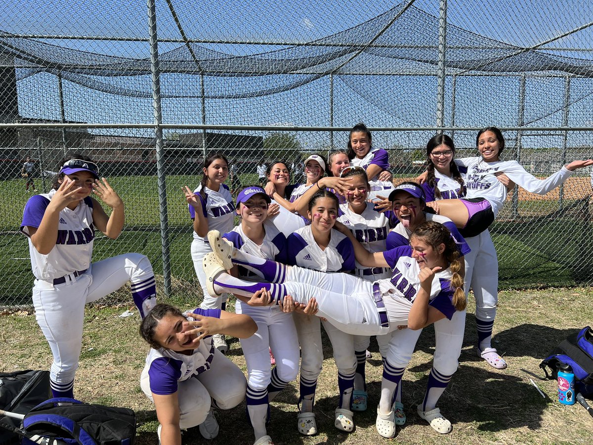 Warren_Softball's tweet photo. Big shoutout to our JV squad for getting another win today over Taft! Freshman, OJ Guerra, came through with a 2 out walk off single to win it for the team! Super proud of y’all! 💜🥎 https://t.co/tF9DDsA9Ys