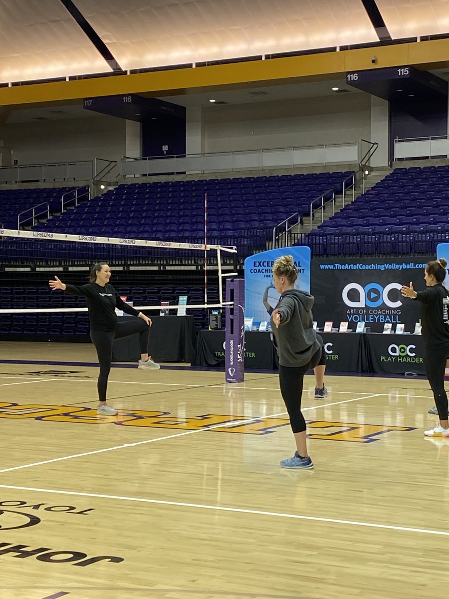 devans6434's tweet image. Sharing proper form for greater mobility ⁦@ArtofCoachingVB⁩ ⁦@yogaathletex⁩ ⁦@sbisdathletics⁩ ⁦@SBISD_HFDept⁩