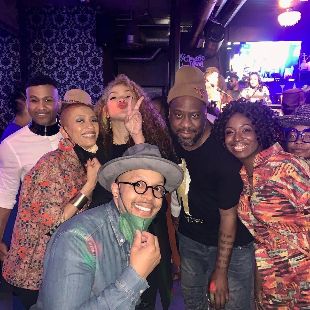 JeanBaylor's tweet photo. 🔥🔥🚀🚀Last night was EPIC and a entire VIBE!!!!!! ANU “GRAMMYs” SHED with @futurexsounds was crazy!!! FAMILY!!!
@ANUtheGIANT 
@robertglasper 
@aliyahniambi 
@yiyi__sanchez 
@thadworld 
@keyonharrold 
@mauricebrownmusic 
@tayloreigsti 
@harpista 
@thebaylorproject 
@DreEnergy https://t.co/lzjMQafsER