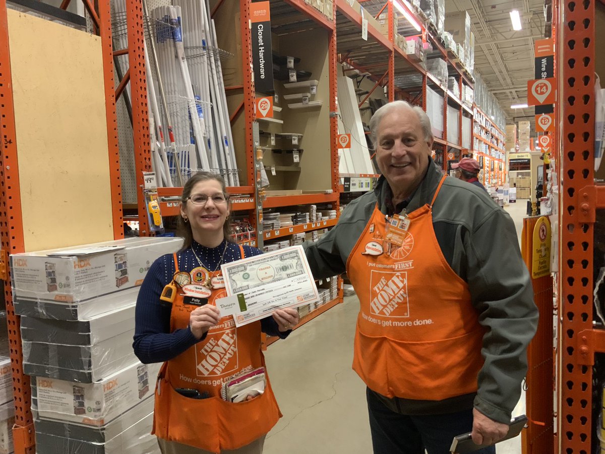 THDKeithJ's tweet image. Presenting HSPS Patty Porcella another Fantastic Cha-Ching Check ( and a little extra) for a Great windows lead . Resulting in a big sale. Big Thank You to Patty!👍👏😃@jay_linvilleTHD @DawnHawes7HDI @THDShawnOhio @THDShawn @THDJasonC @Jessotie87 @THDGorski @redol1 @b_snyderTHD