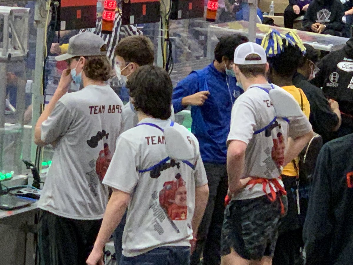 CHS_LeadsTheWay's tweet image. Although #8895 didn’t get chosen this weekend they are inspired to keep working! Great job today @RedwolvesRobot Thank you Coach Staton!