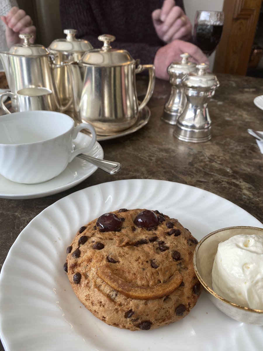 hannahrees2984's tweet photo. Tea and gooey rascal yesterday @Bettys 😋 https://t.co/yzGePD7w6I