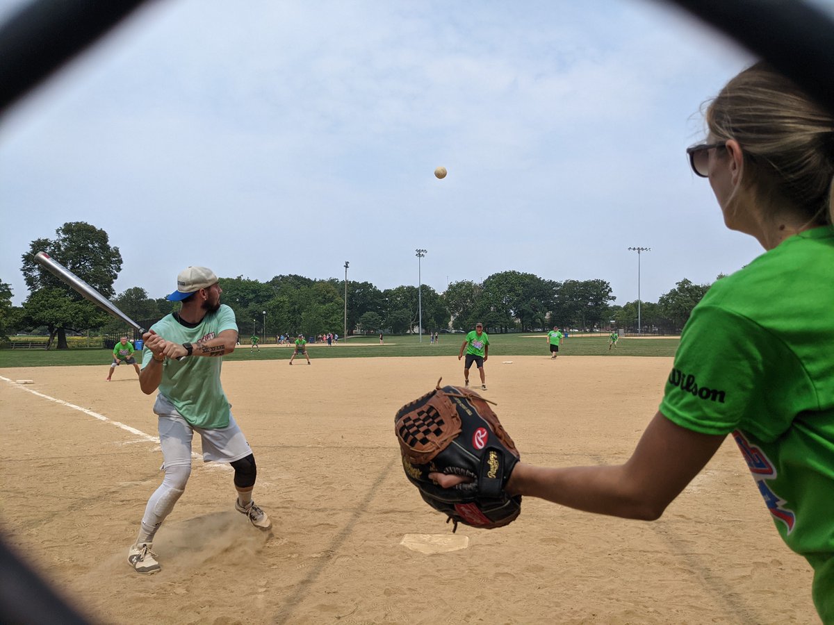 ChicagoParks's tweet photo. Softball leagues ๐ฅ, aquatic aerobics ๐, lyric writing โ๏ธ & arts workshops are just a few of the Spring programs kicking off the week of April 4 at parks citywide. Join a class now at https://t.co/JlaxlD2HCJ #SpringInTheParks https://t.co/8BI7uNZzQp