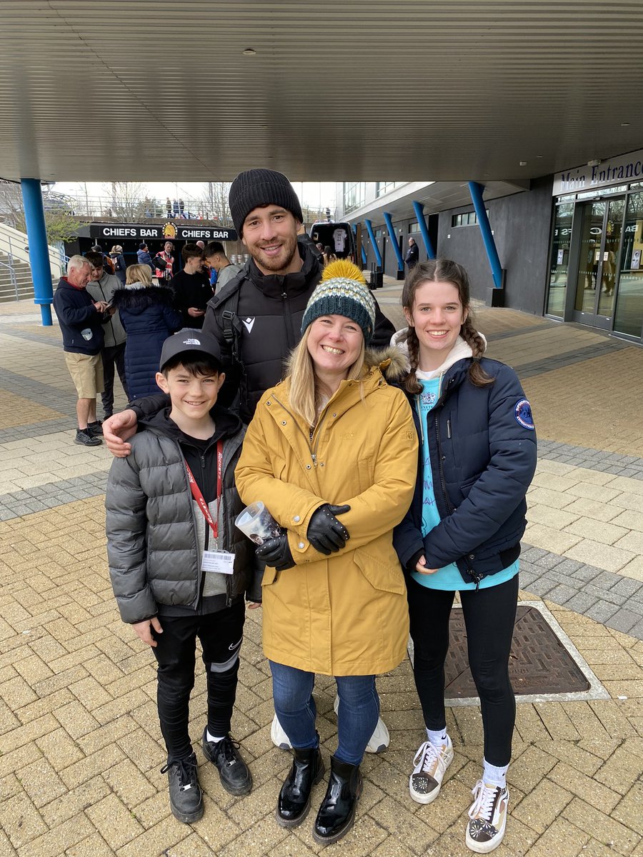 GulleySteve's tweet photo. Thanks for the photo @DannyCipriani87 - can’t believe the wife jumped in on the photo 🤦‍♂️. Great game today, safe trip home #classplayer https://t.co/3WDT8jfRTv