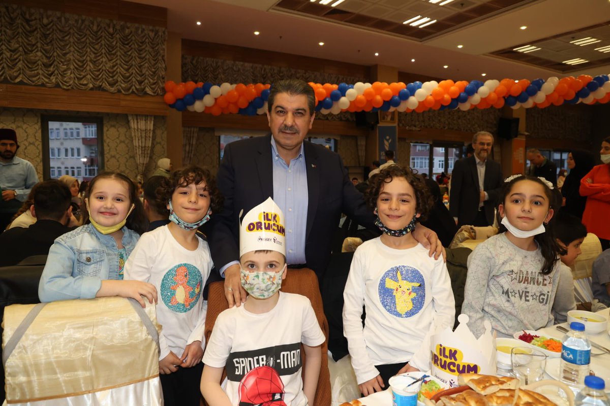 tevfikgoksu's tweet photo. Esenler’de her yıl Ramazan’ın ilk günü Çocuk İftarı günüdür. Bugün de yine ilk iftarımızı Esenler’de ilk kez oruç tutan minik kardeşlerimizle yaptık. https://t.co/DbOHmHB3OO