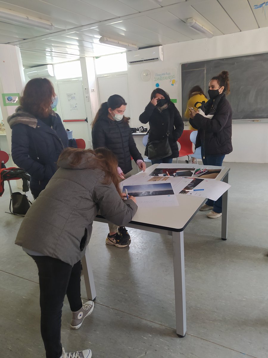 afavapordelfil's tweet photo. Ens han fet reflexionar i ara en sabem més de la realitat i les dificultats en les migracions d'africans cap a Europa. Molt recomanable per a centres educatius @RUIDOPhoto @Laia_ruidophoto @affac_cat #thebackway #somhistoriamigrant
(2/2) https://t.co/npxodGhES2