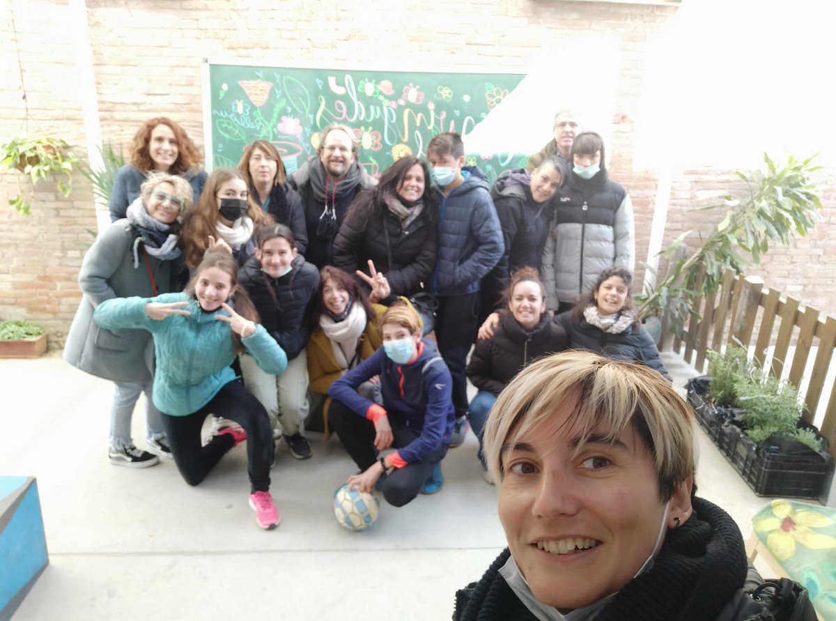 afavapordelfil's tweet photo. Ens han fet reflexionar i ara en sabem més de la realitat i les dificultats en les migracions d'africans cap a Europa. Molt recomanable per a centres educatius @RUIDOPhoto @Laia_ruidophoto @affac_cat #thebackway #somhistoriamigrant
(2/2) https://t.co/npxodGhES2