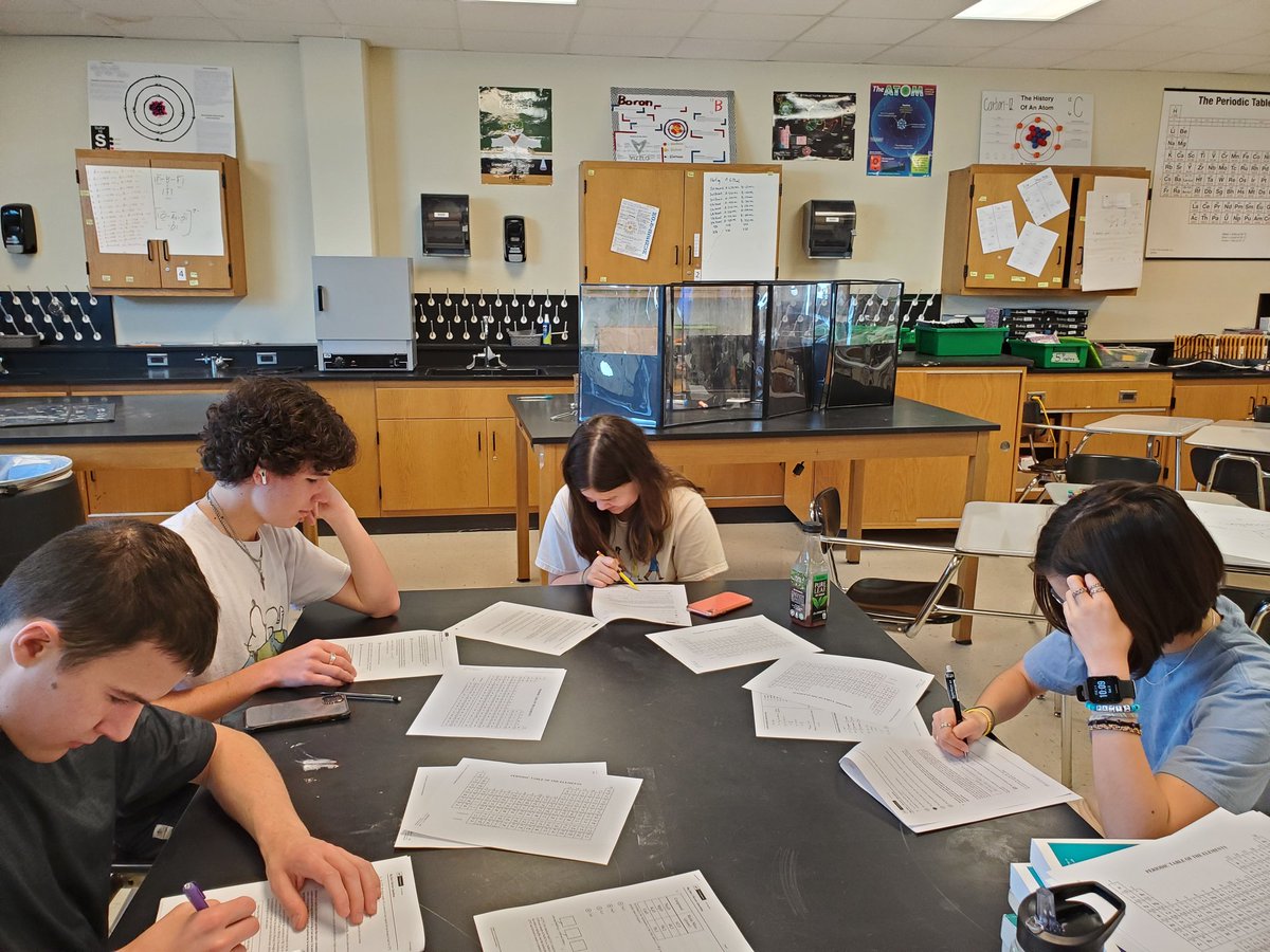 lyders0220's tweet photo. AP extra credit Saturdays are back! I love spending the morning with my children! #APChemLife is the best life @SMHS_SMCISD! Sign up for it... you won't regret being one of my kiddos! We work together so you succeed π https://t.co/IiqeFEGNvo