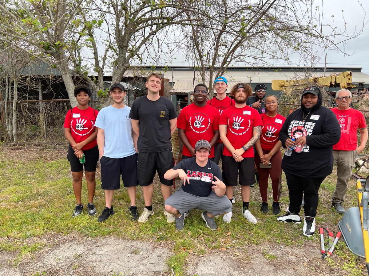 SigmaNuLamar's tweet image. What a great way to end Greek week with a big community service event. We had went to The Art Studio to help clean the building up for their art show tonight. #LUBigEvent #LUGREEKS #WeAreLU❗❗