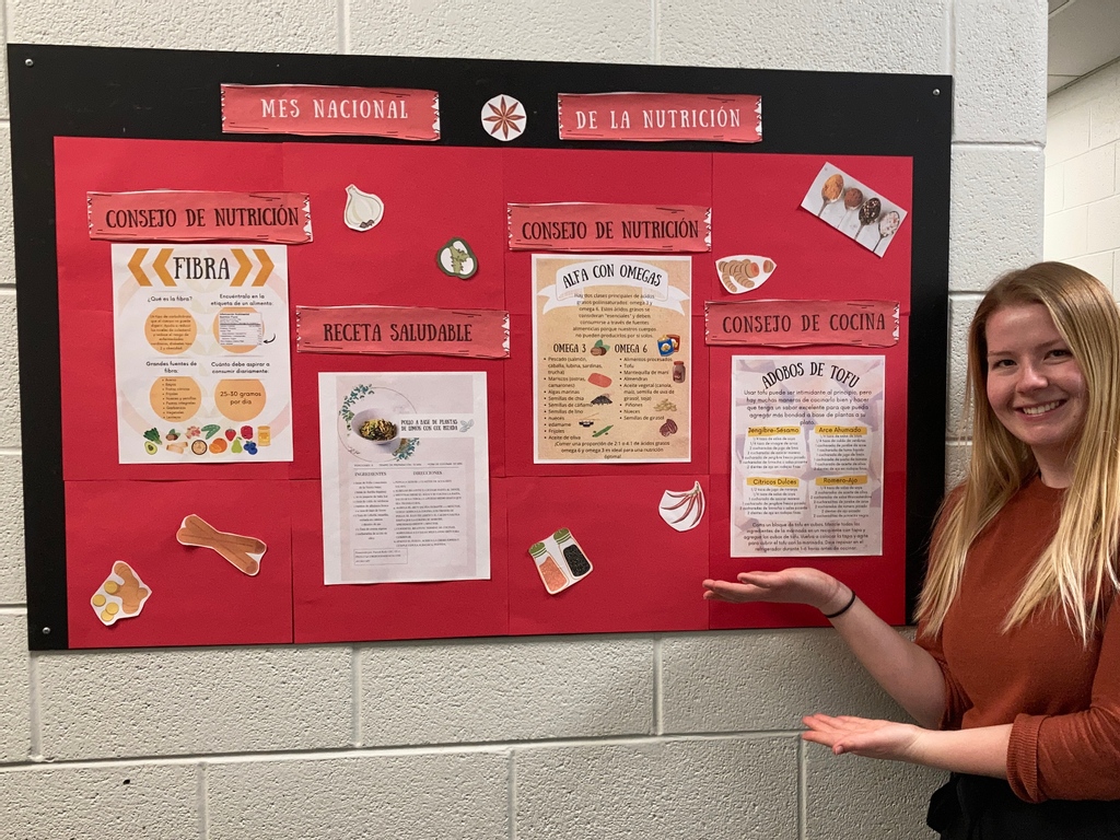 DieteticIntern Candice had the opportunity to help create a National  Nutrition Month bulletin board for Spanish-speaking employees at UMD  Dining. It included a recipe, tips on fiber, omega 3 vs omega 6, image size:1024x768