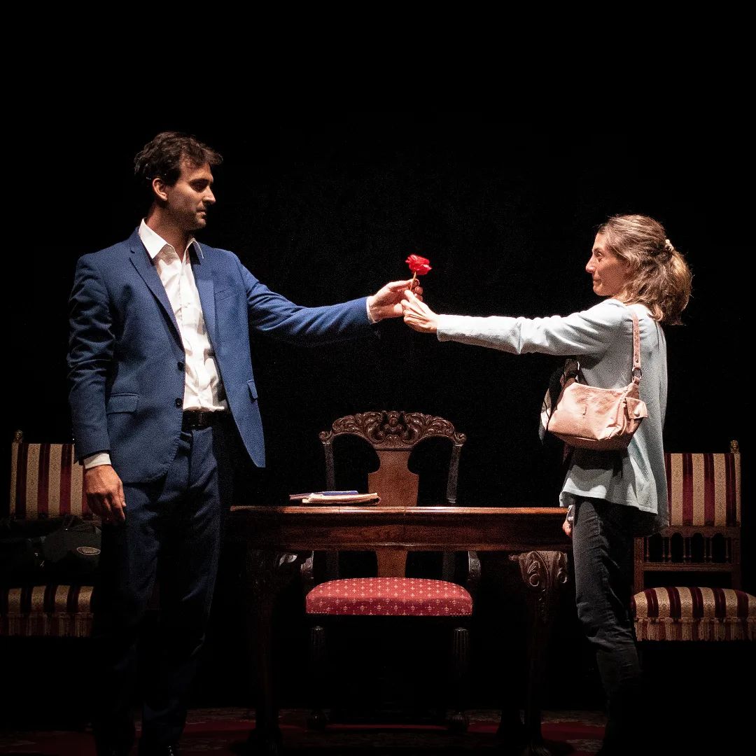 Plateanet's tweet image. 🌹 No dejes pasar la oportunidad de conocer #ClavelesRojos, la historia real que emociona al público desde hace 11 años.
🎭 ¡Despedida definitiva! Este domingo 3, a las 19:45 hs viví una experiencia única en @PaseoLaPlazaOK
🎟️ Conseguí tus entradas en bit.ly/3EI9xUI