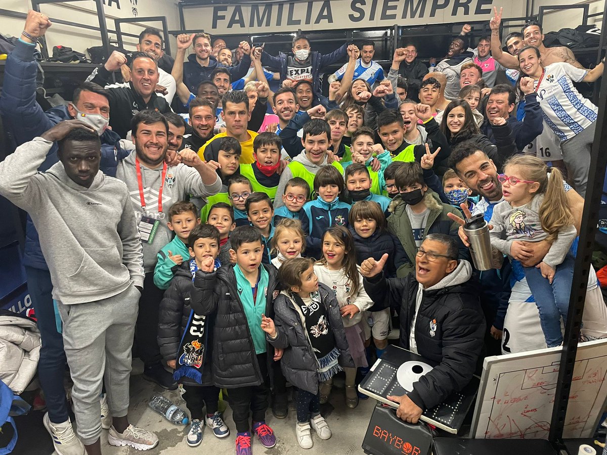 Sabíamos que estabais deseando repetir...

¡¡+𝟯 𝗽𝘂𝗻𝘁𝗼𝘀 !! 💙🤍💙

#CFTvUDL #𝙑𝙖𝙢𝙤𝙨𝙏𝙖𝙡𝙖 🏺