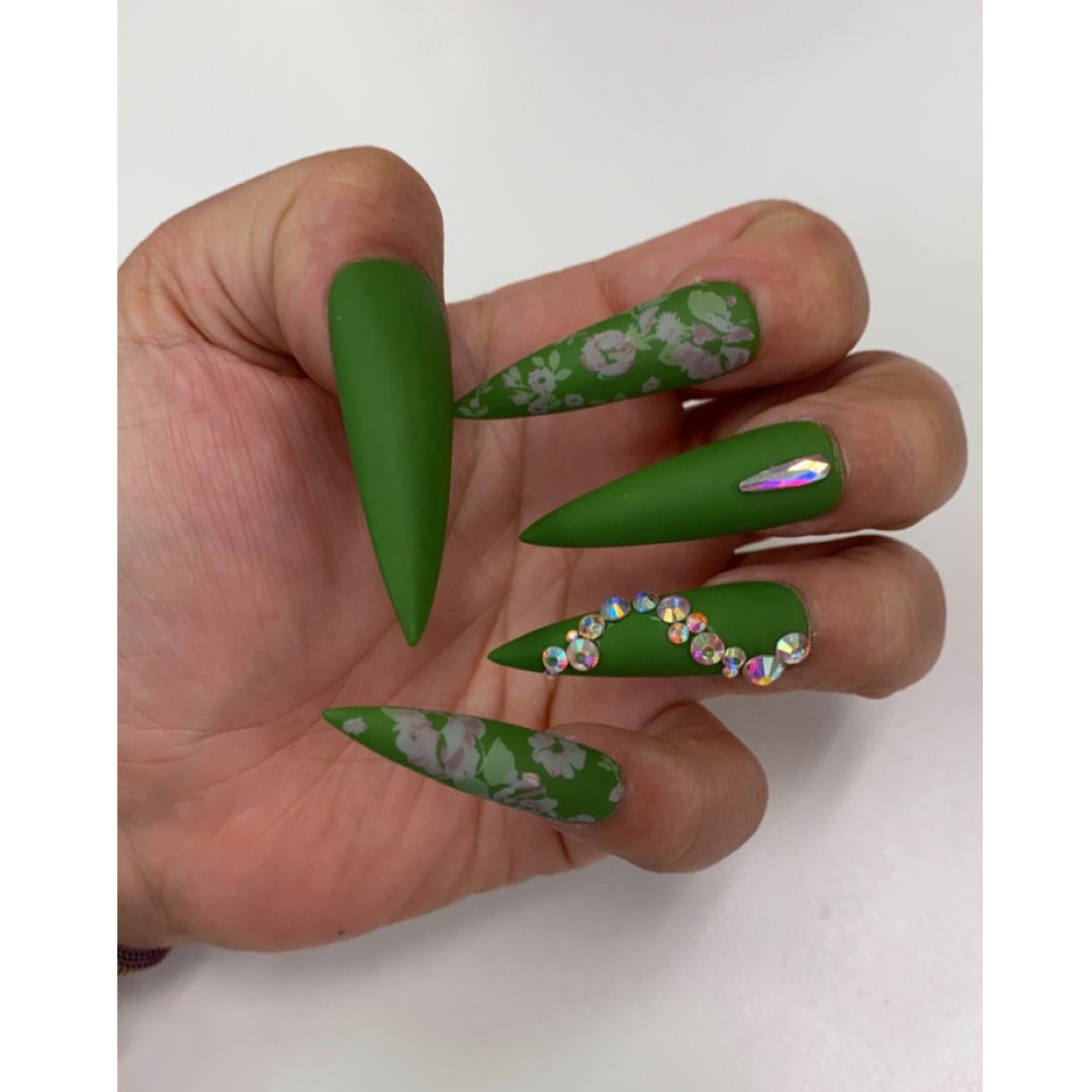presstiletto's tweet photo. Can't find anything you love on our site? Let us create a custom set just for you!
#greennails #customnails #custompressons #customnailset #nailswithbling #pressonnails #pressonnailsforsale #nails #nailsdone #nailsdid #nailed #nailedit #nailporn https://t.co/Vnh90NHfNP