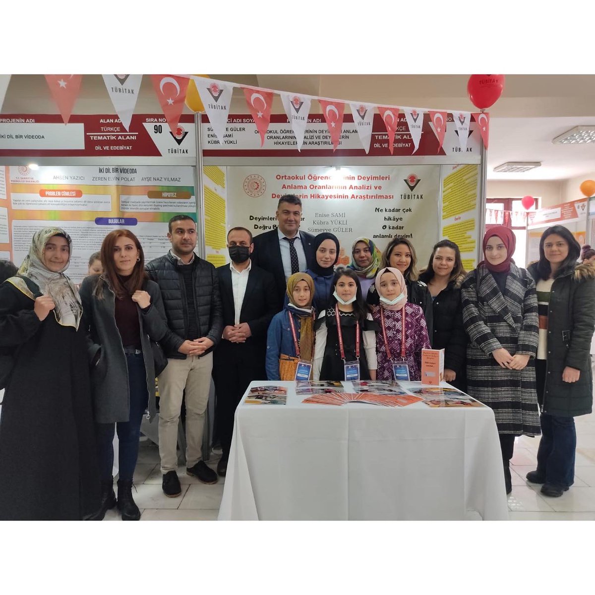 ErenlerIlk's tweet photo. 📌 Okulumuz öğrencileri TUBİTAK 2204-B Ortaokul Öğrencileri Araştırma Projeleri Yarışmasında bölge finaline yükseldiler. Karaçoban tarihinde bir ilke imza atan öğrencilerimiz ilçemizi ilk kez bu yarışmada temsil ederek hepimizi gururlandırdı.
@karacoban_meb 
@skaygusuz https://t.co/gyDEb8zCY0