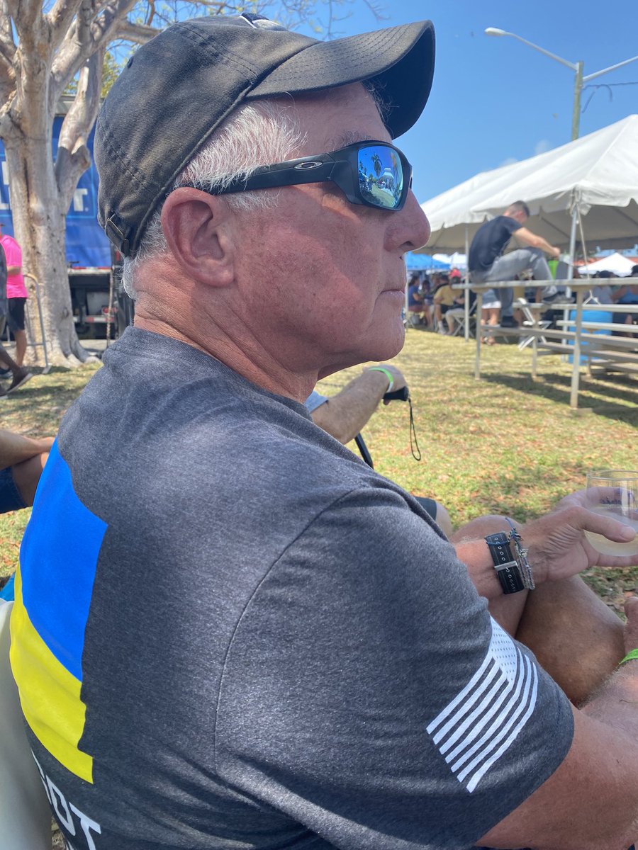 PaulDEaton52's tweet photo. So. Wearing my ‘Got your Six’ pro Ukraine VV shirt. A nice lady pokes my US flag and asks, ‘What does that mean?’ Meaning why backwards? I explained that when the American flag advances, that is how she presents.  Satisfied she thanked me, gave thumbs up and gave a ‘GO UKRAINE!’ https://t.co/h6UZBWj9Mg