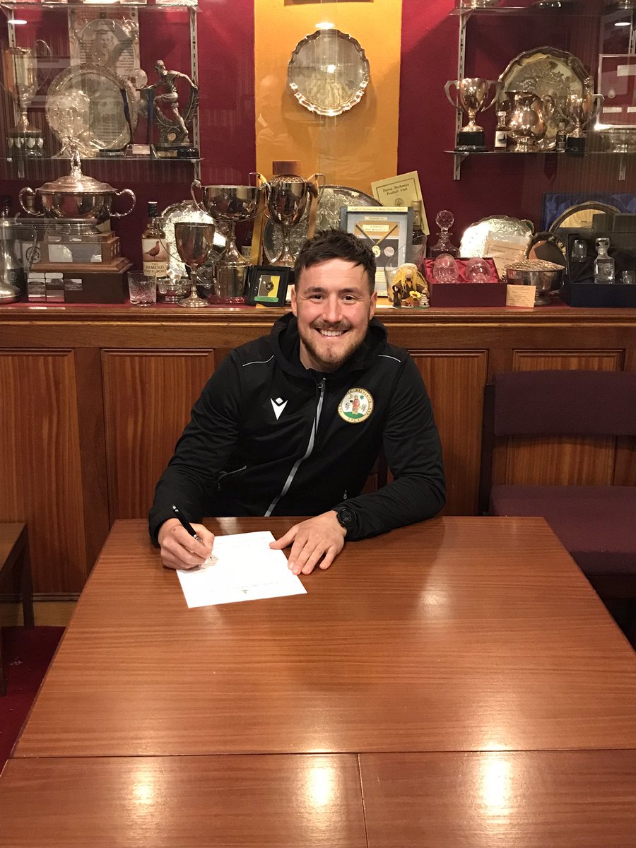 ✍️ Cans captain sign contact extension ✍️

The club are delighted to announce that captain Martin Groat has signed a two-year contract extension with the club👏🏻 👏🏻👏🏻

🟤🟡⚽️