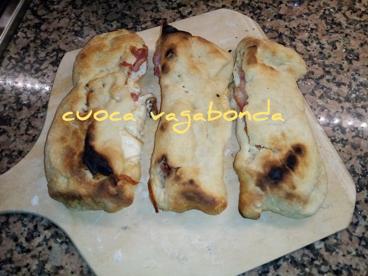 CuocaVagabonda's tweet photo. Panuozzo Coppata e Caciocavallo
#sabato #cena #panuozzo #coppata #caciocavallo
#fattoincasaepiubuono 
#cucinanapoletana 

la ricetta è sul mio blog 👇
https://t.co/Fj6N679rR3 
clicca sulla pagina "cuciniamo insieme"

se provi una mia ricetta, taggami #cuocavagabonda https://t.co/ryLGiUvJUI