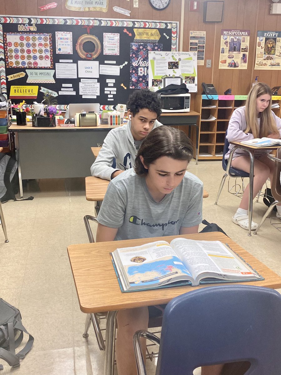 JenFields7979's tweet image. PVMS MYP Year 3 IB Learners engaging in text about Ancient Greece, heading into 4th quarter strong! 💪🏻 @mhetzlernettles @pvms #ibstrong #springsuccess