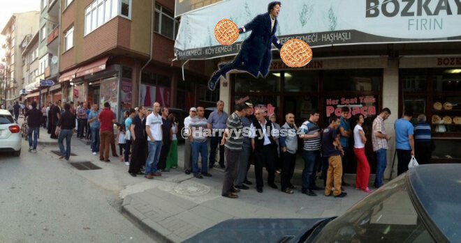 manthonyship's tweet photo. Ramazan geldiğine göre klasikleri sakalım #1DSahurda #OneDirectionRamazanda https://t.co/TcHgGDsJMl