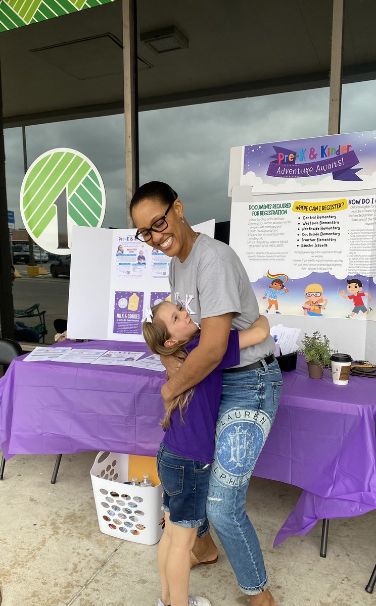 MariaMacedo00's tweet photo. #PreKisCool Have any questions about registration? Come see us ! 🐾 https://t.co/qBlnKmF57b