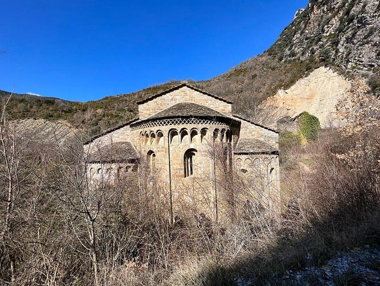 JaraBernues's tweet photo. Acompañando a la @rhsanjuandelape
visitando las joyas de la provincia de @Huesca_LaMagia #obarra #rodadeisabena #graus. #hermandadsanjuandelapeña Maravilloso día. https://t.co/Q6rKu28vMO