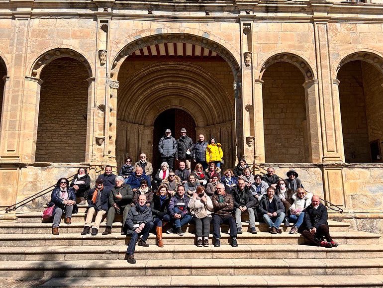 JaraBernues's tweet photo. Acompañando a la @rhsanjuandelape
visitando las joyas de la provincia de @Huesca_LaMagia #obarra #rodadeisabena #graus. #hermandadsanjuandelapeña Maravilloso día. https://t.co/Q6rKu28vMO