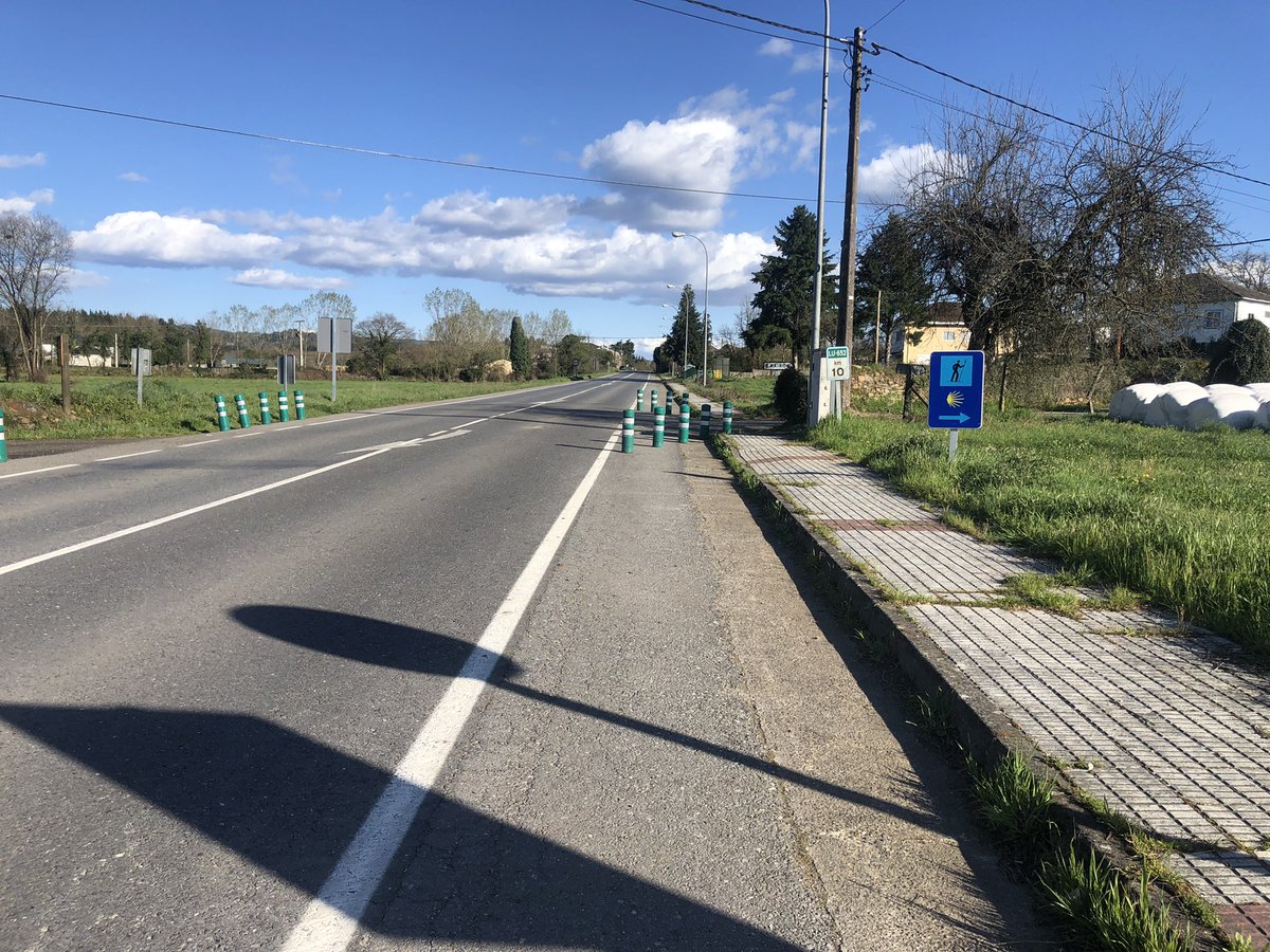 Lemos_27's tweet photo. Protexemos aos pelegríns, pero esquecemos aos ciclistas.
@Xunta @depulugo @DGTes @Ponle_Freno @2021_xacobeo @guardiacivil #Ferpecto #CamiñodeSantiago https://t.co/RWzflXXCIL