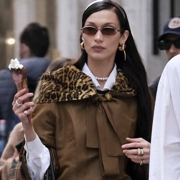 BabiesArt_'s tweet photo. Bella Hadid out in Rome. https://t.co/UHiYEZl3qi